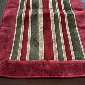 Decor Signature table runner and 4 placemats